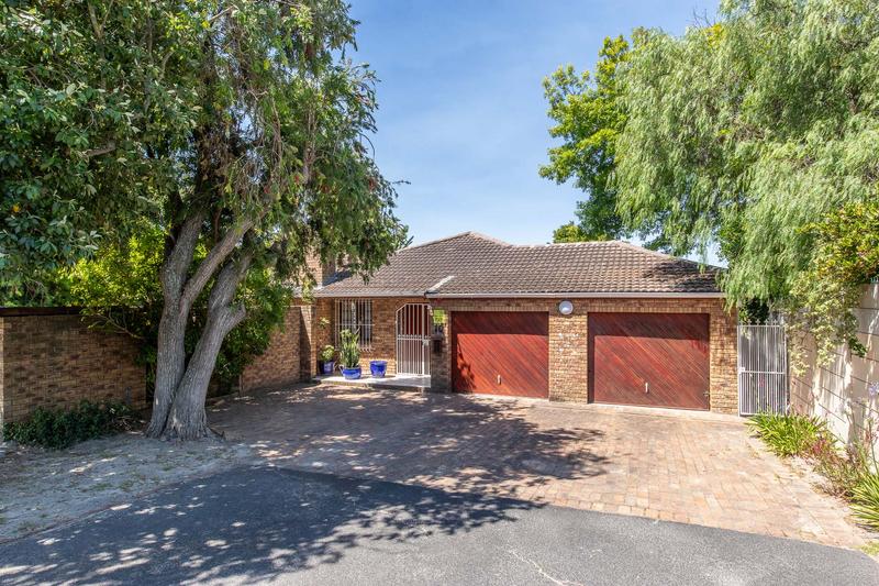 5 Bedroom Property for Sale in Constantia Western Cape